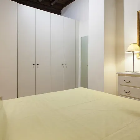 Apartment Teatro Pace *